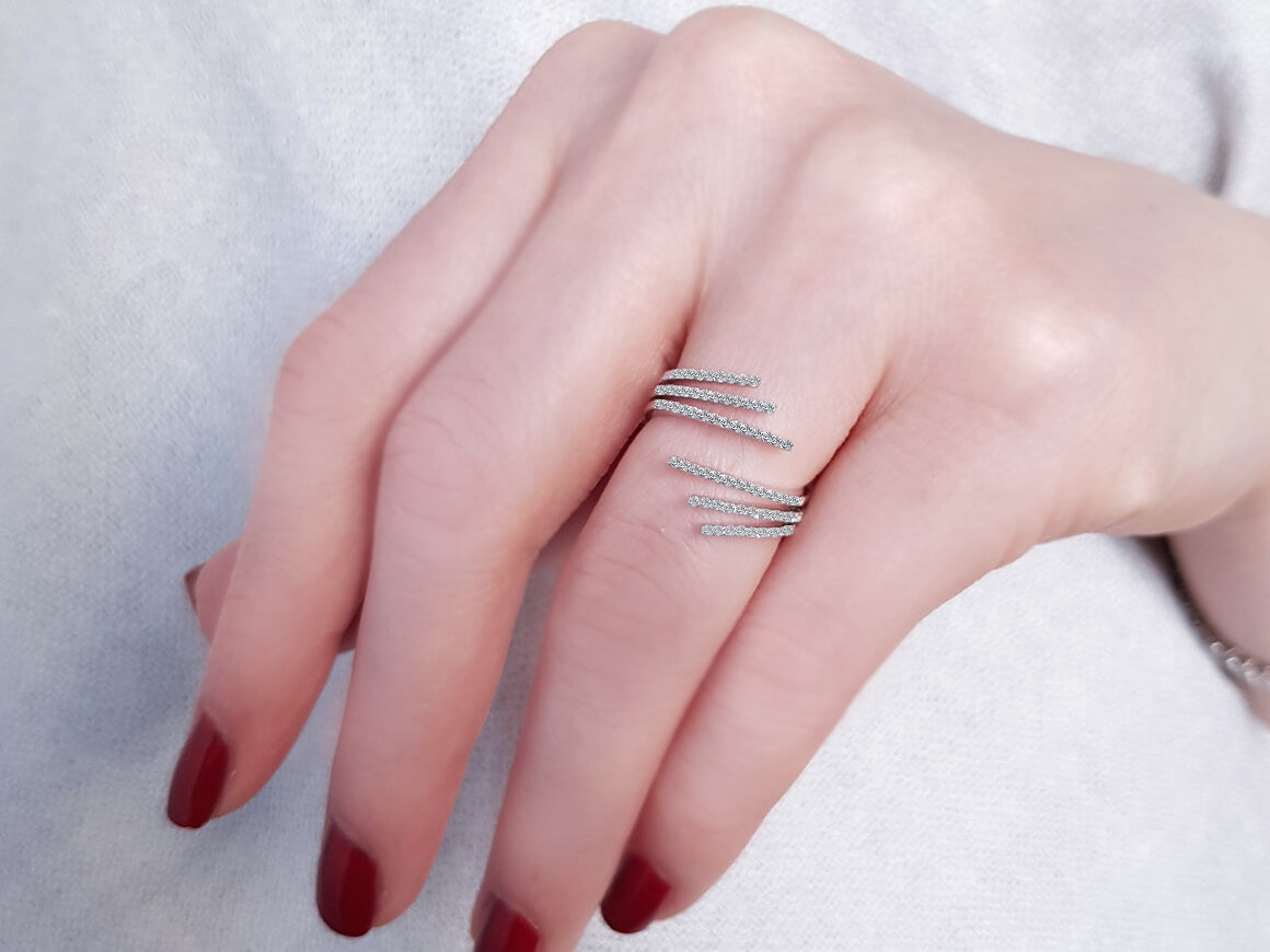 0.27 carat diamond six-way ring in 14K white gold