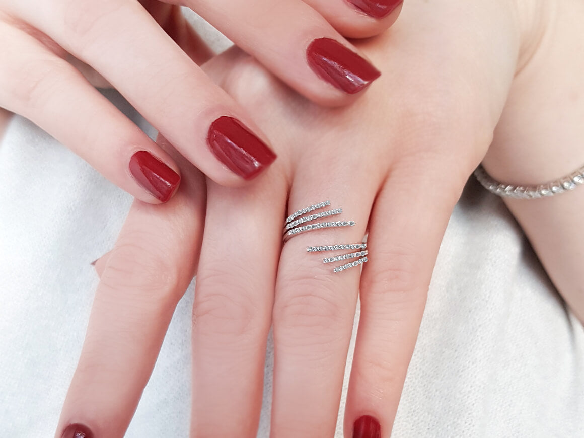 0.27 carat diamond six-way ring in 14K white gold
