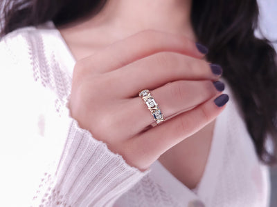 Avantgarde semi-circular ring with diamonds