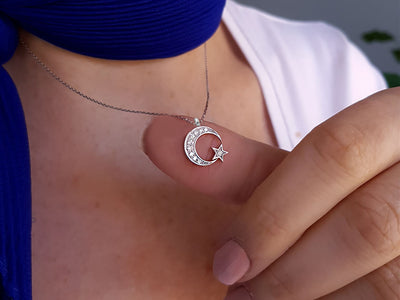 Diamond star and crescent necklace in 333 8 K white gold