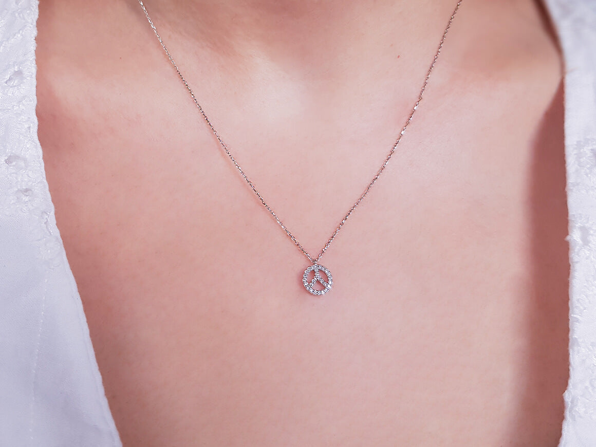 Diamant Friedensmotiv Collier in 8 K Weißgold - handgefertigter Diamantschmuck aus Feingold | Sirius Diamant