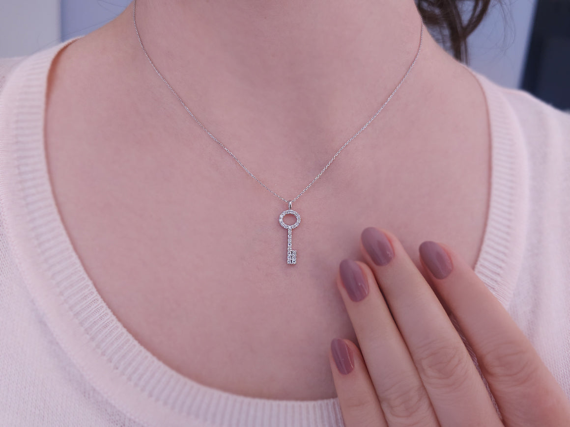 Große Schlüsselkette mit Diamanten – handgefertigter Diamantschmuck aus Feingold | Sirius Diamant