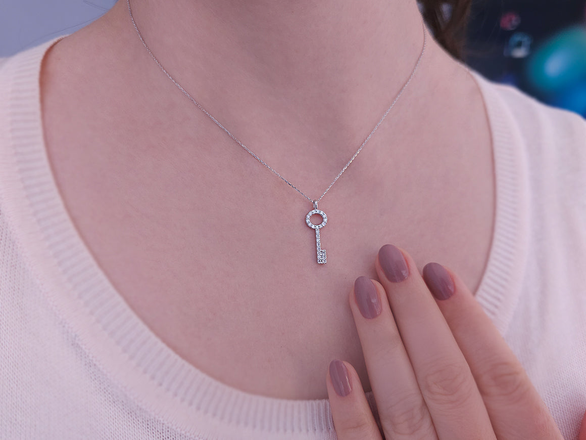 Große Schlüsselkette mit Diamanten – handgefertigter Diamantschmuck aus Feingold | Sirius Diamant