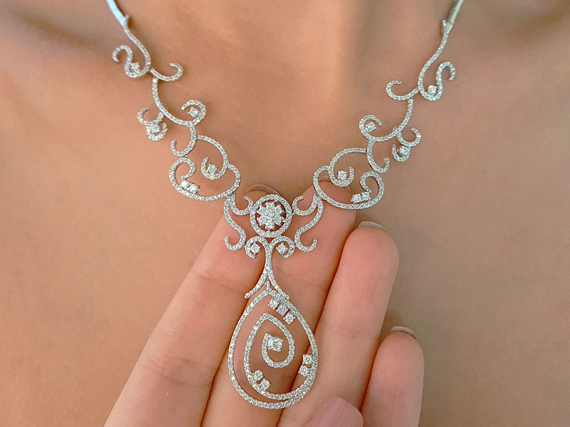 Diamant Extravagantes Collier - handgefertigter Diamantschmuck aus Feingold | Sirius Diamant