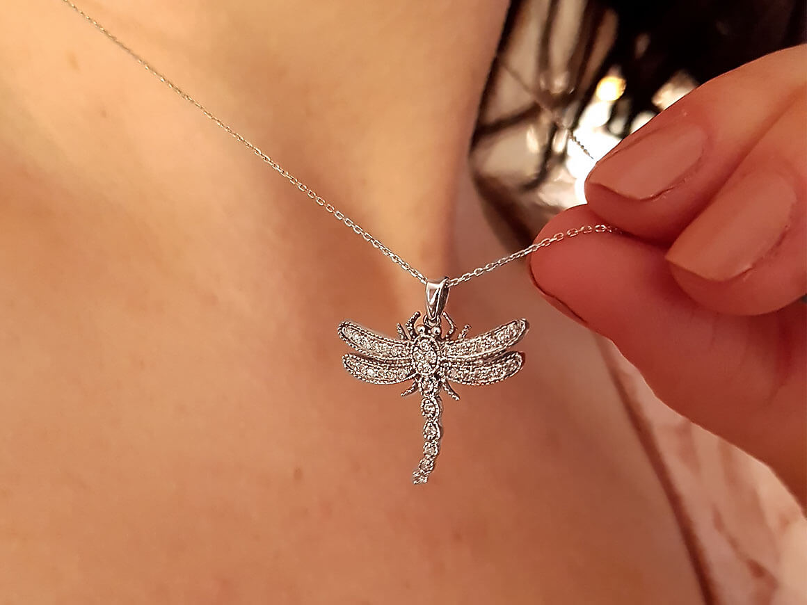 Collier libellule en diamant en or blanc 14 carats