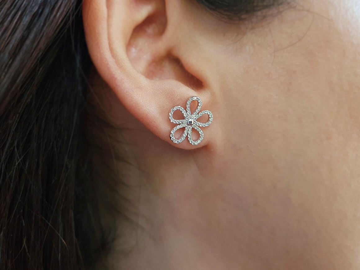 Diamant Blume Ohrstecker - handgefertigter Diamantschmuck aus Feingold | Sirius Diamant