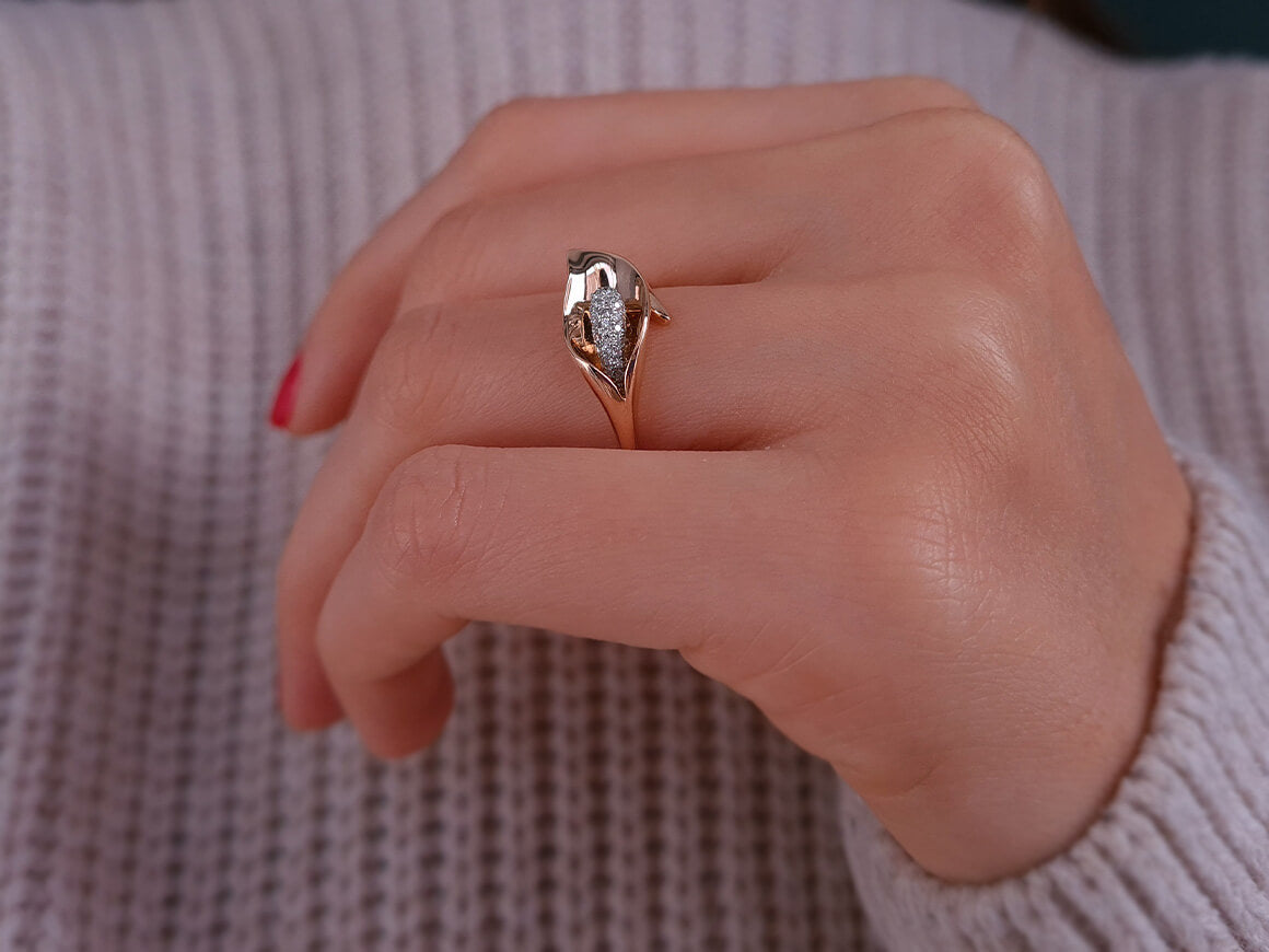 Bague racine de dragon en or rouge et blanc 14 carats avec diamant total de 0,12 carat