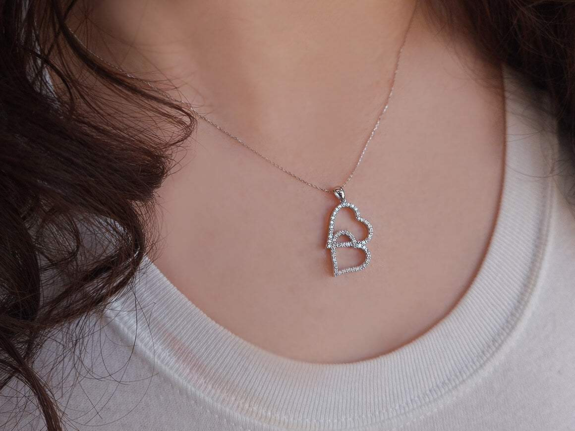 Diamant Doppelt Herz Collier - handgefertigter Diamantschmuck aus Feingold | Sirius Diamant
