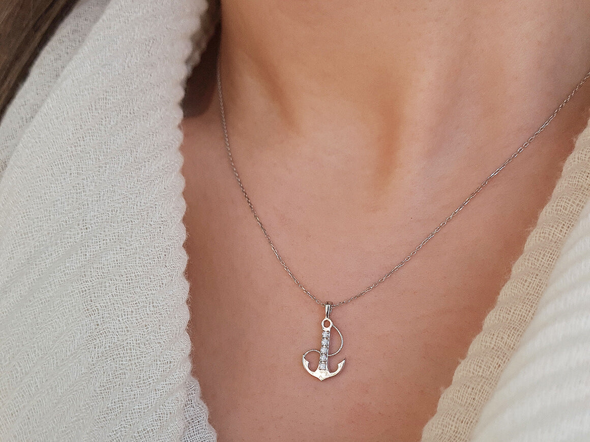 Diamant Anker Collier – handgefertigter Diamantschmuck aus Feingold | Sirius Diamant
