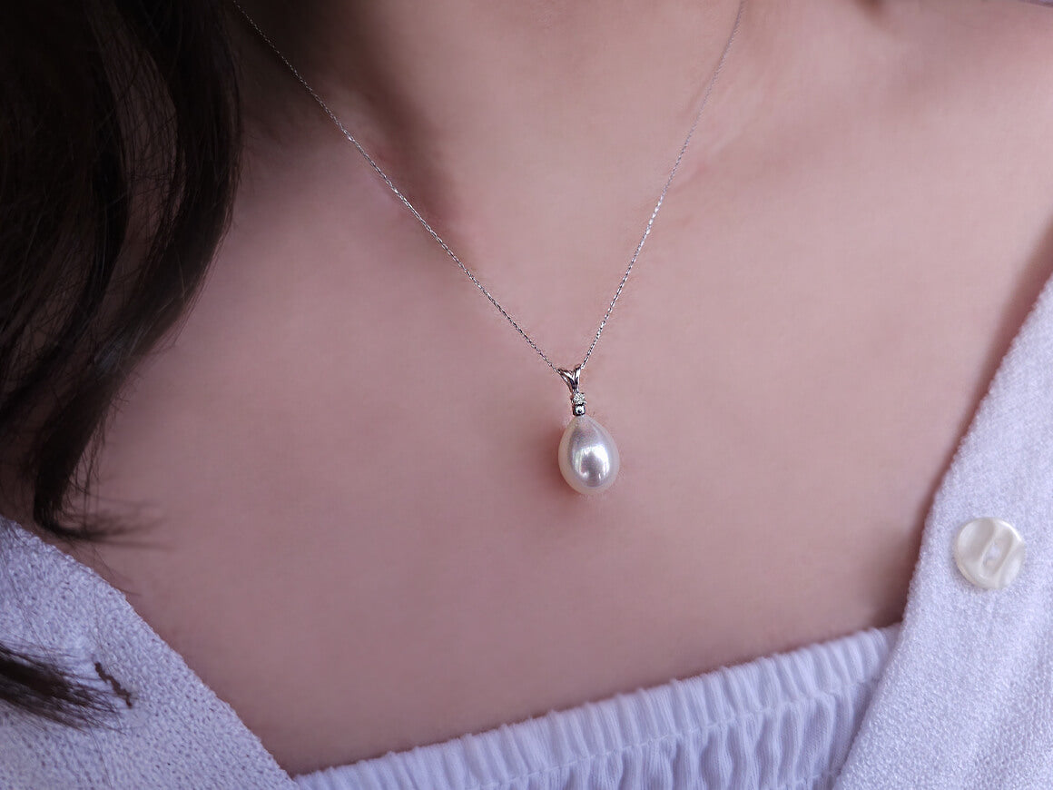 Diamond and drop pearl necklace in 14K white gold