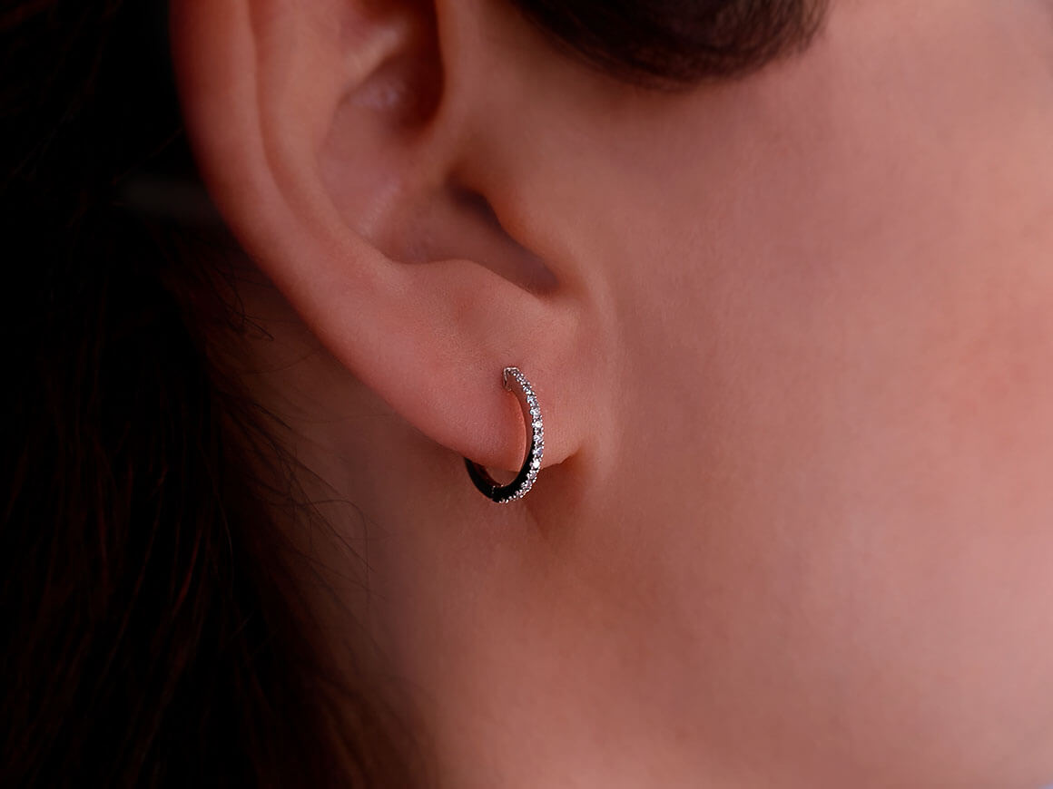 0,14 Karat Diamant Creolen in 585er 14 Karat Weißgold - handgefertigter Diamantschmuck aus Feingold | Sirius Diamant