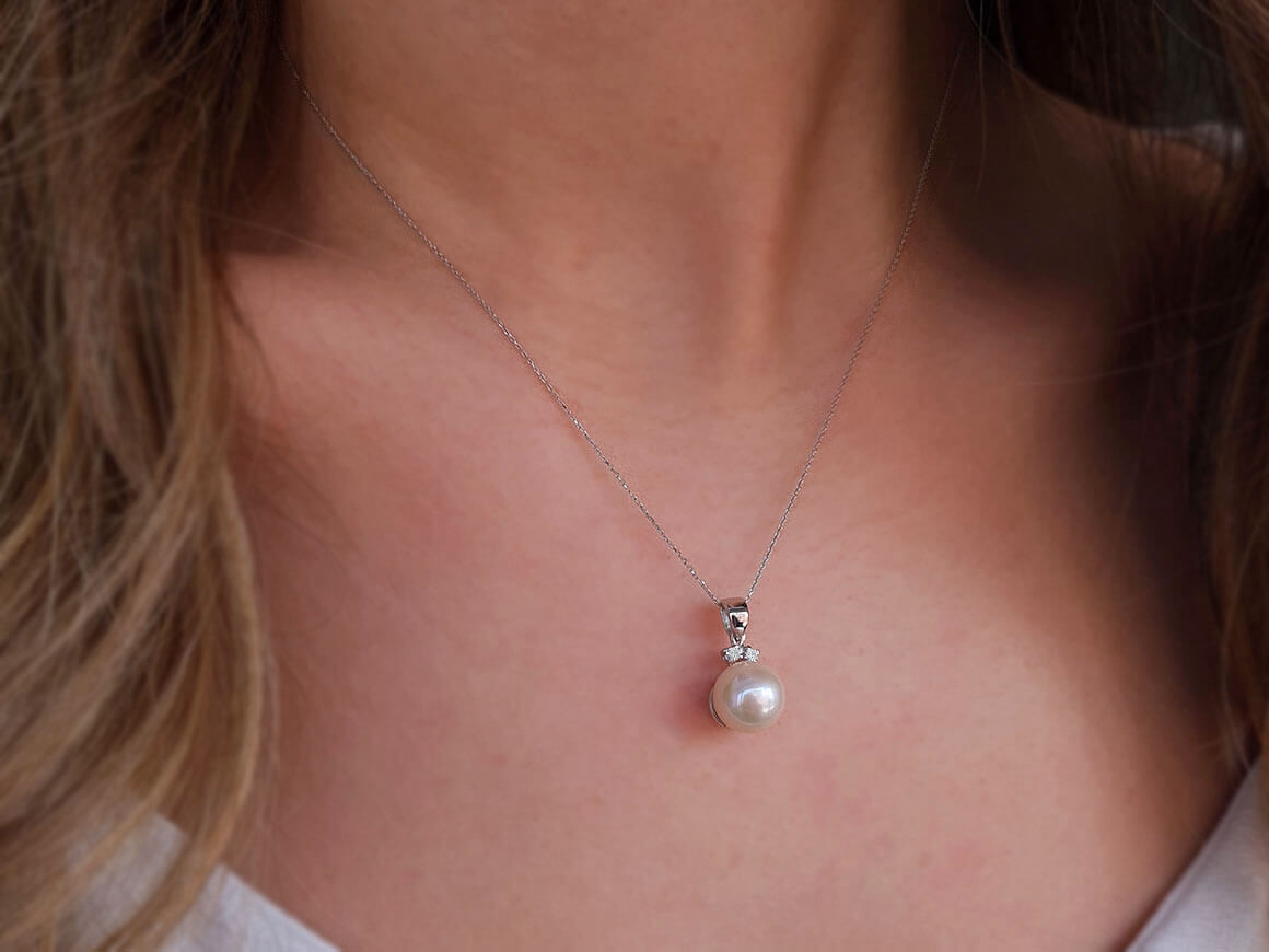Diamant und Perle Collier in 585er 14 K Weßgold - handgefertigter Diamantschmuck aus Feingold | Sirius Diamant