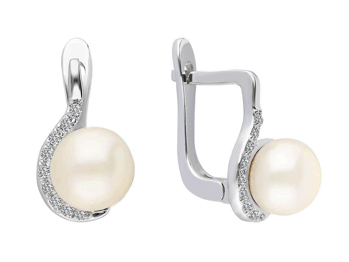 Diamond and pearl jewelry set in 14 K white gold