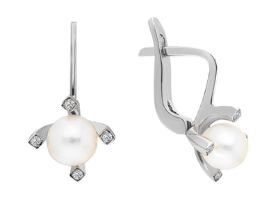 Diamond and natural pearl earrings in 333 8 carat white gold