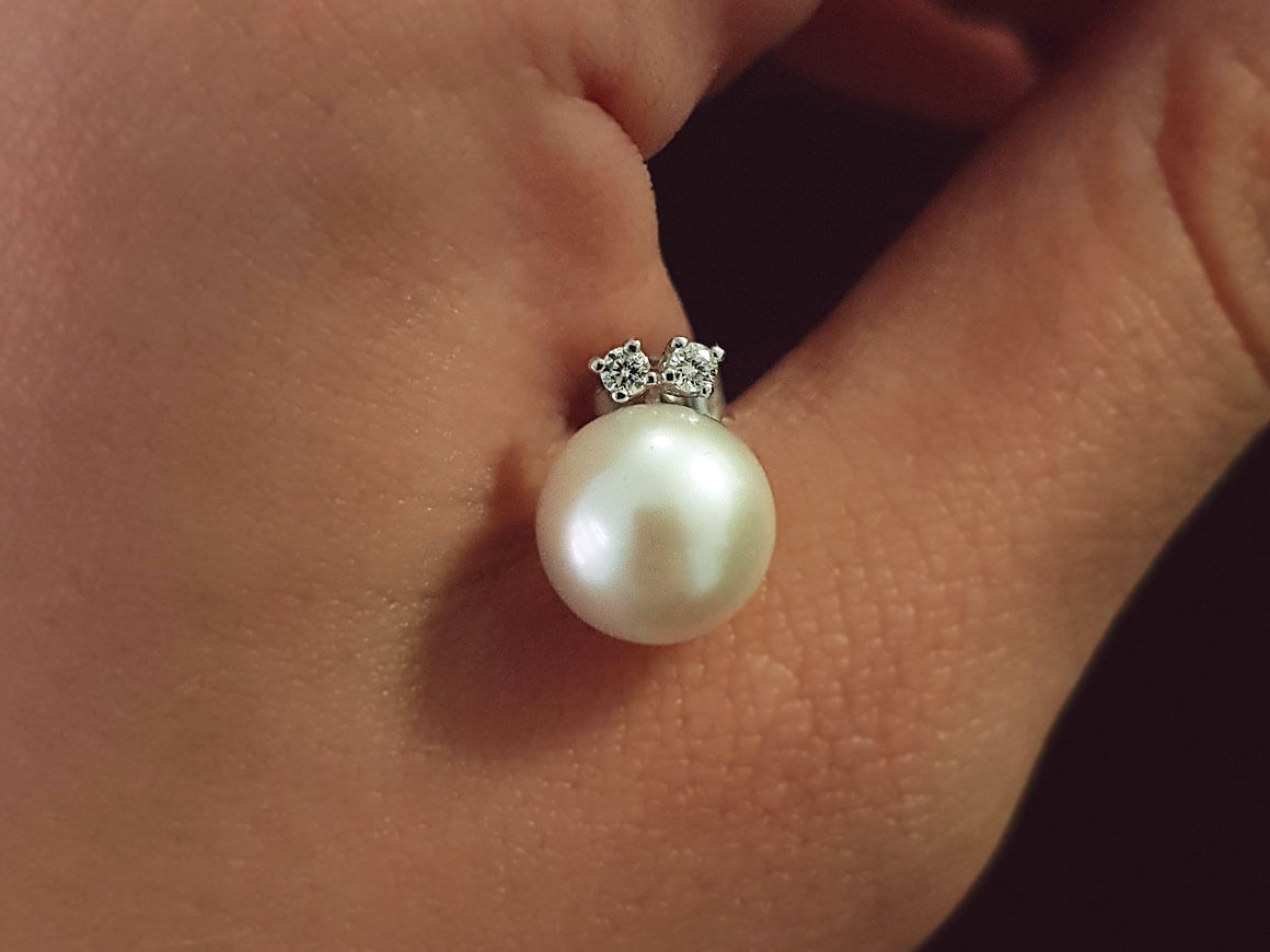 Diamant und Perle Ohrringe in 333er 8 Karat Weißgold - handgefertigter Diamantschmuck aus Feingold | Sirius Diamant