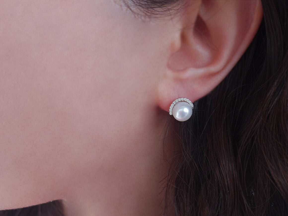 Diamond and natural pearl earrings in 14 K white gold