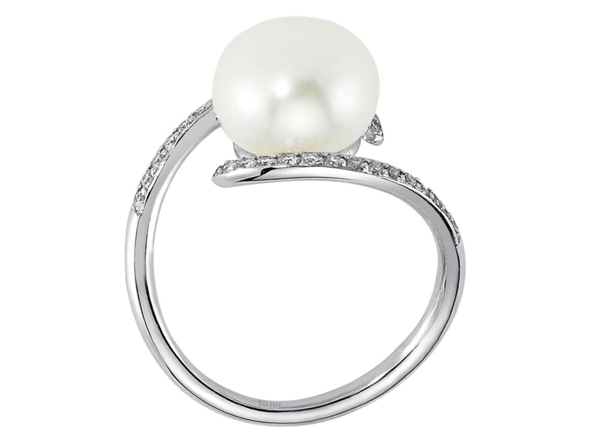 Diamond and pearl ring in 14 K white gold