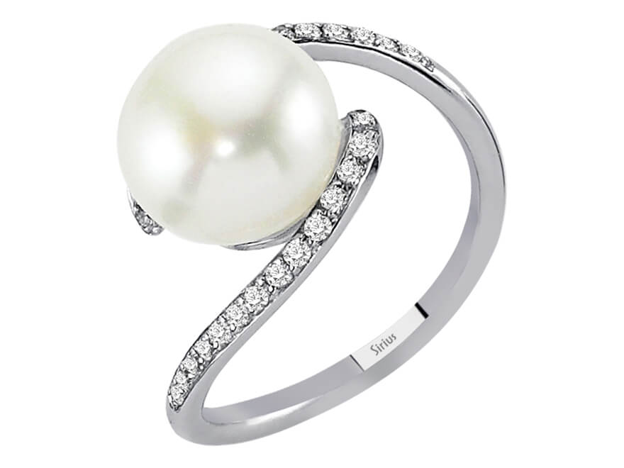 Diamond and pearl ring in 14 K white gold