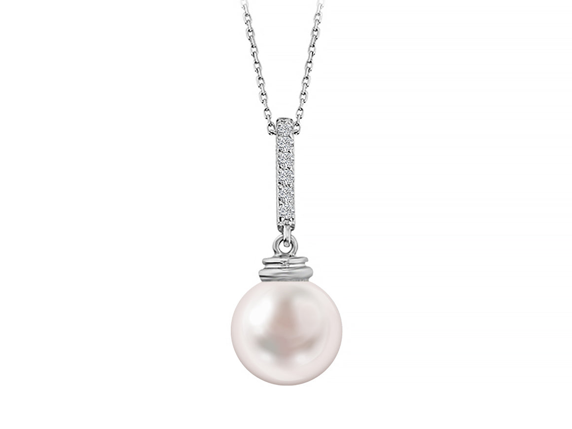 Diamond and pearl necklace in 14 carat white gold