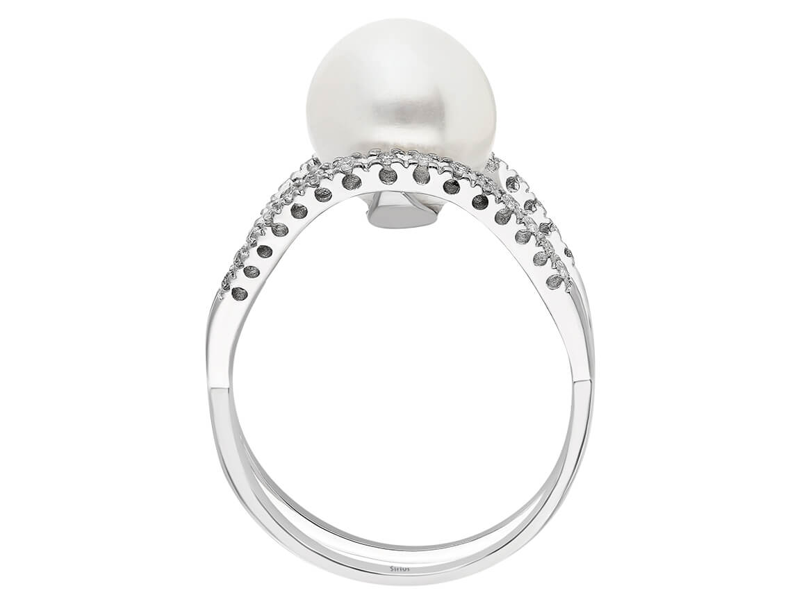 Diamond and pearl ring in 14 K white gold