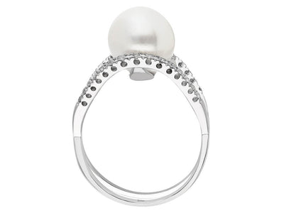 Diamond and pearl ring in 14 K white gold