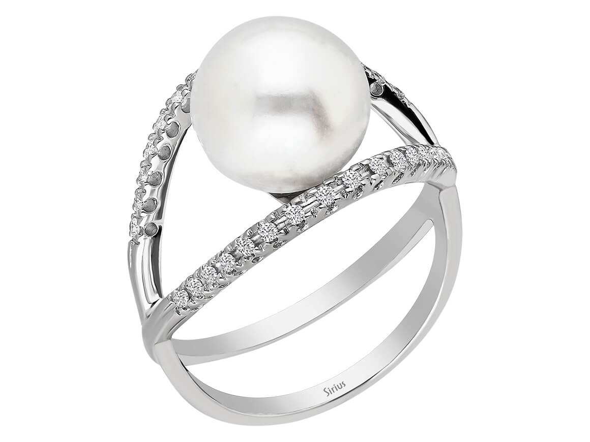 Diamond and pearl ring in 14 K white gold