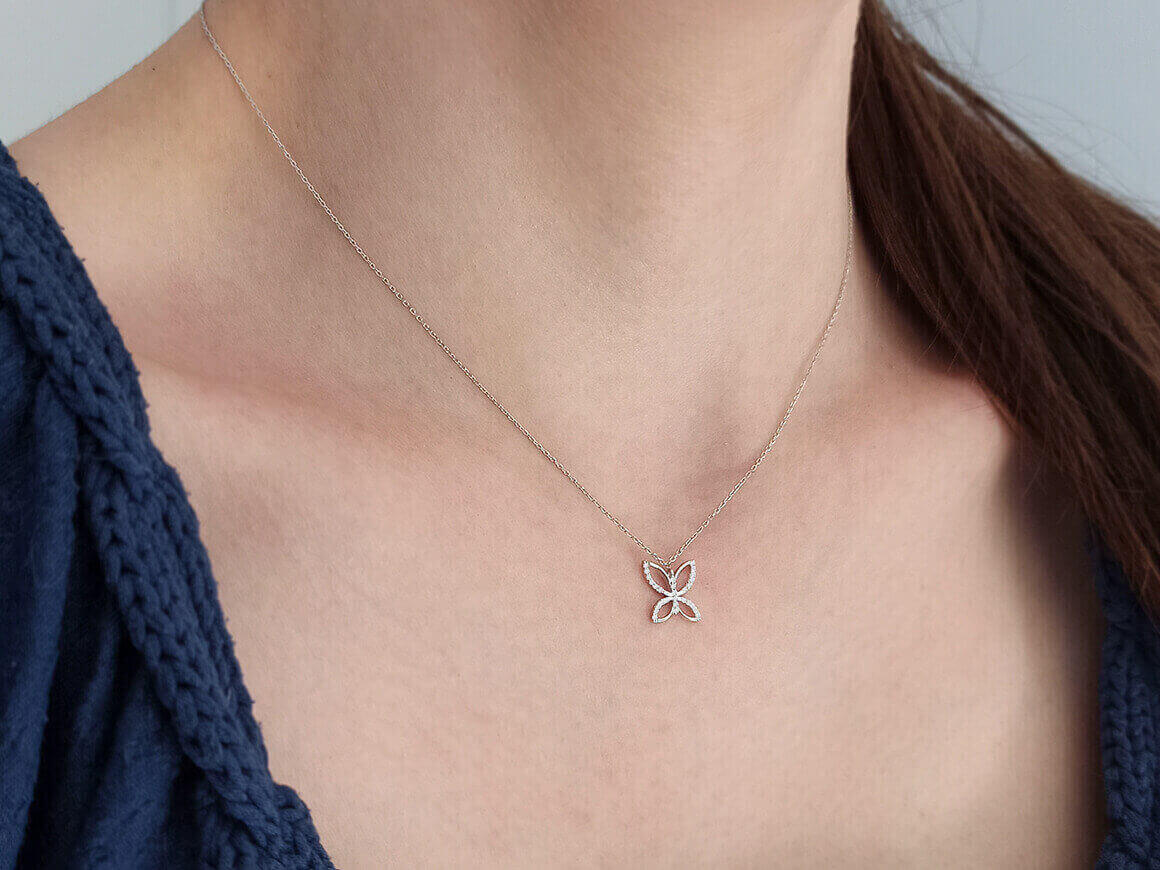 Diamant Schmetterling Collier in 333er 8K Weißgold - handgefertigter Diamantschmuck aus Feingold | Sirius Diamant