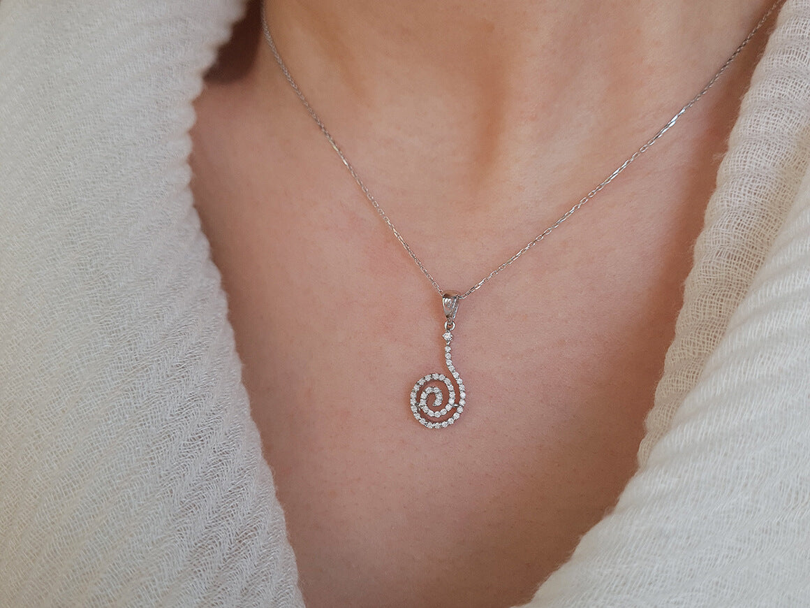 Diamond lava necklace in 18 carat white gold