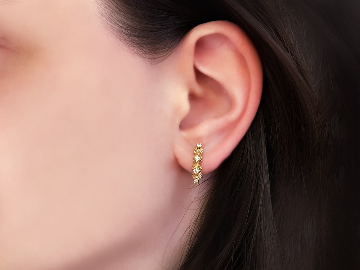 Diamant-Ohrringe mit Kugelverschluss - handgefertigter Diamantschmuck aus Feingold | Sirius Diamant