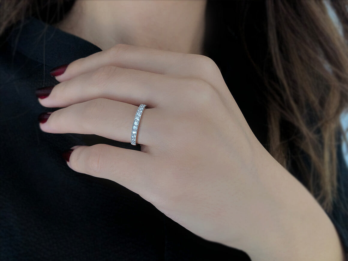 0.46 carat diamond half-round alliance