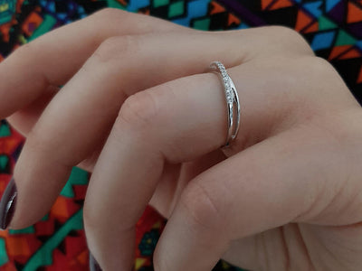 Alliance demi-ronde en or blanc 585 14 carats avec diamants de 0,15 carat