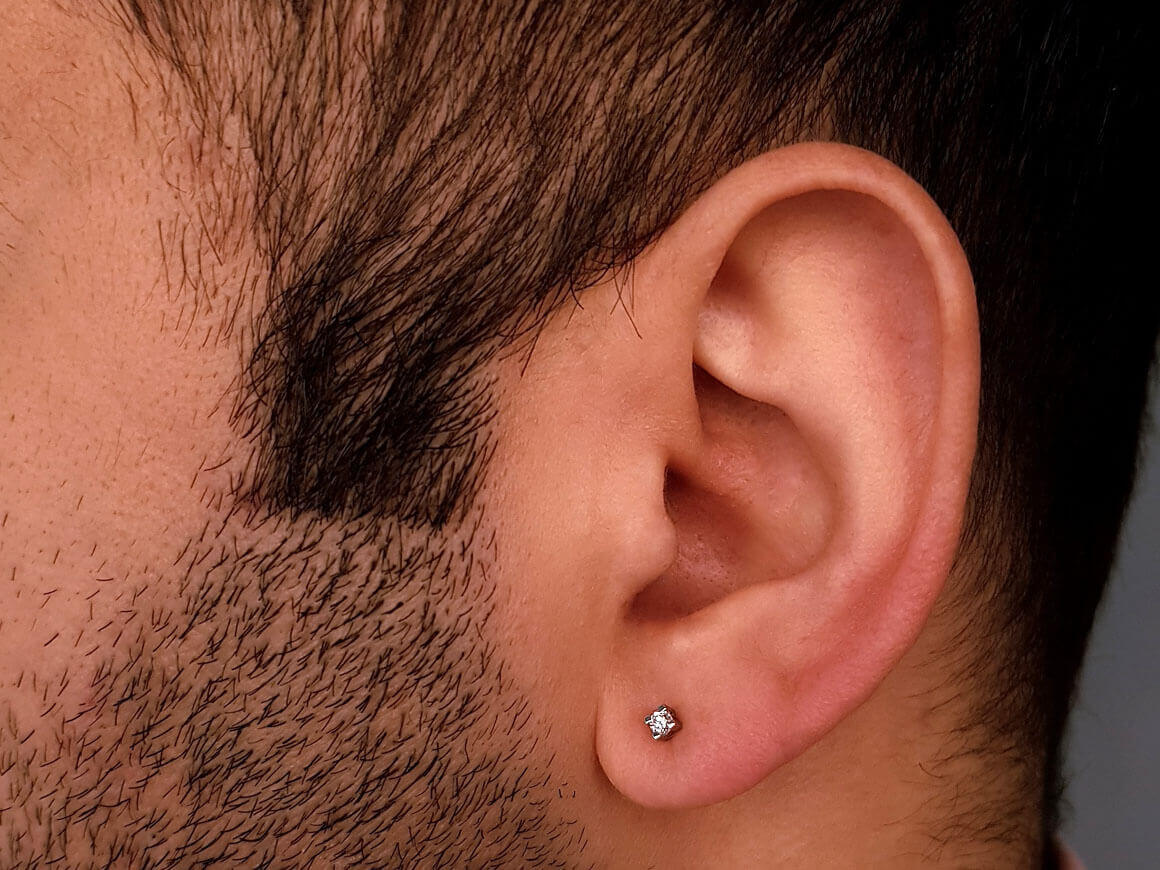 0,06 Karat Diamant Solitär Herren Ohrstecker in 8 K Weißgold - handgefertigter Diamantschmuck aus Feingold | Sirius Diamant