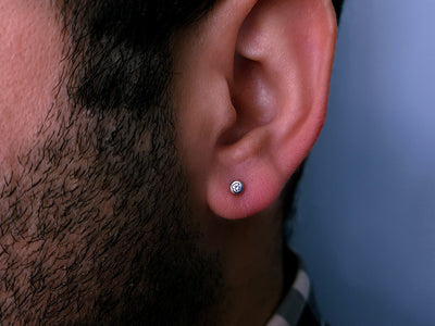 0.05 carat diamond solitaire men's earring in 585 14 carat white gold