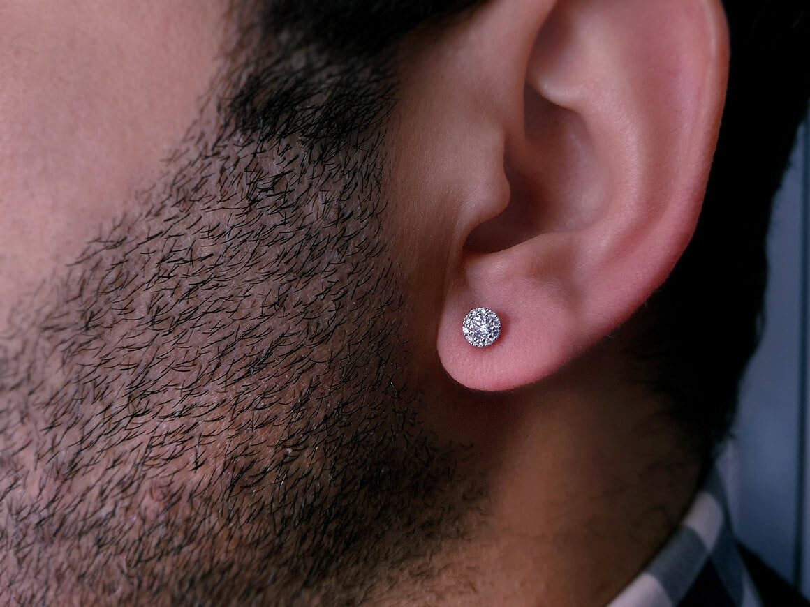 Boucle d'oreille homme en or blanc 14 carats 585 avec diamant de 0,20 carat
