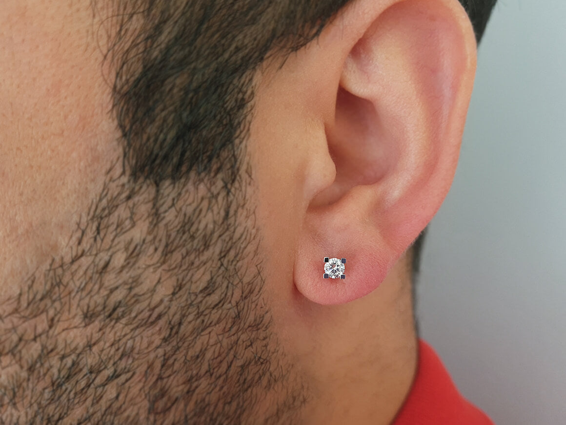 0.26 carat diamond solitaire men's earring in 585 14 carat 