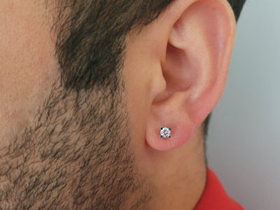 0.26 carat diamond solitaire men's earring in 585 14 carat 