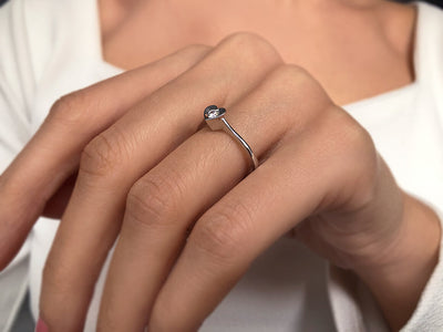Bague solitaire en forme de cœur avec diamant de 0,10 carat