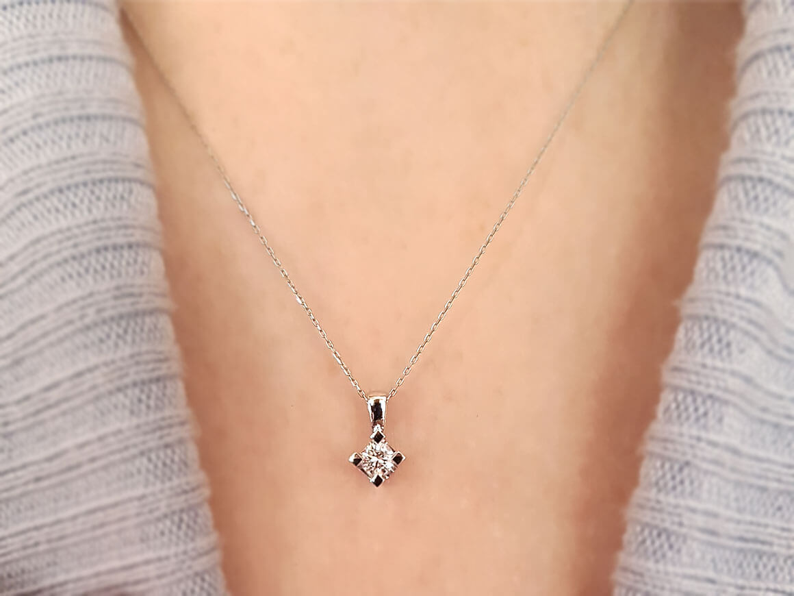 F Farbe 0,20 Carat Solitär Collier - handgefertigter Diamantschmuck aus Feingold | Sirius Diamant