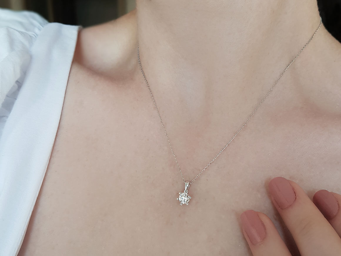 0,50 Carat Diamant Solitär Collier - handgefertigter Diamantschmuck aus Feingold | Sirius Diamant