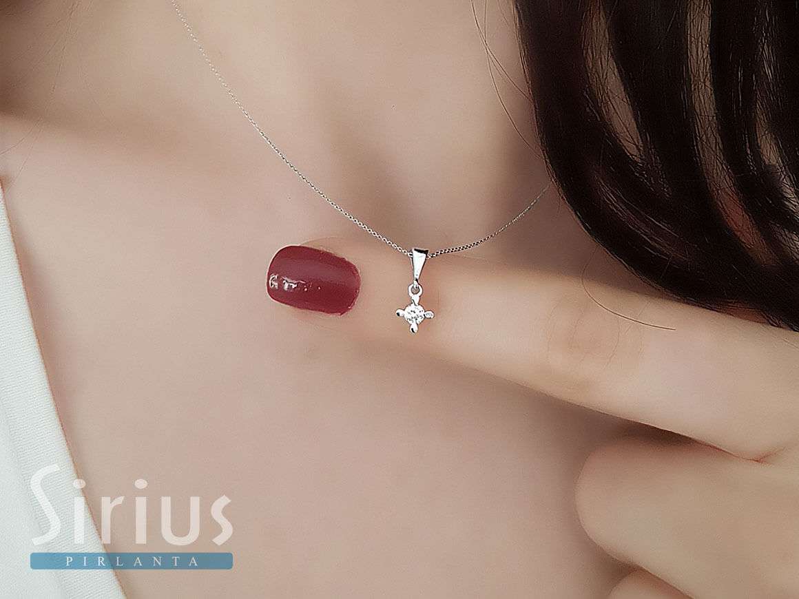 0,10 Karat Diamant Solitär Collier - handgefertigter Diamantschmuck aus Feingold | Sirius Diamant