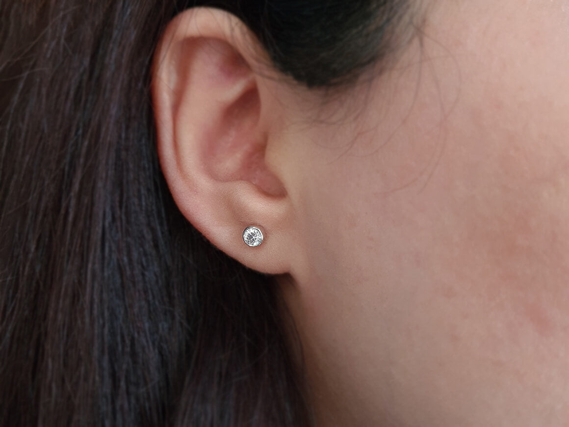 0,37 Karat Diamant Solitär Ohrringe - handgefertigter Diamantschmuck aus Feingold | Sirius Diamant