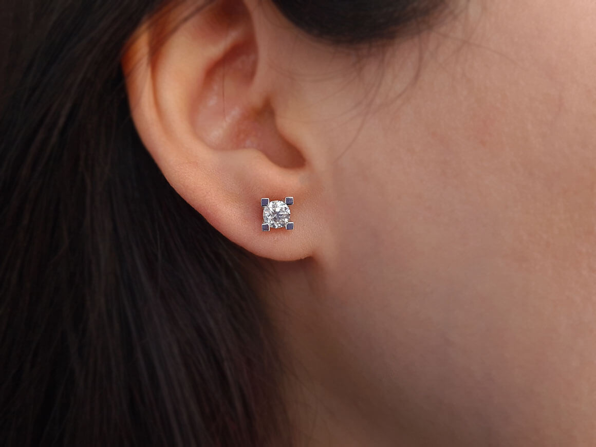 Boucles d'oreilles solitaires de 1,02 carat en or 18 carats