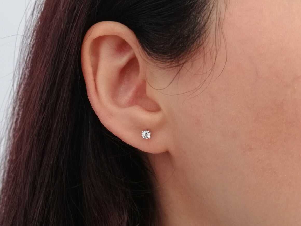 0,24 Carat Diamant Solitär Ohrstecker – handgefertigter Diamantschmuck aus Feingold | Sirius Diamant