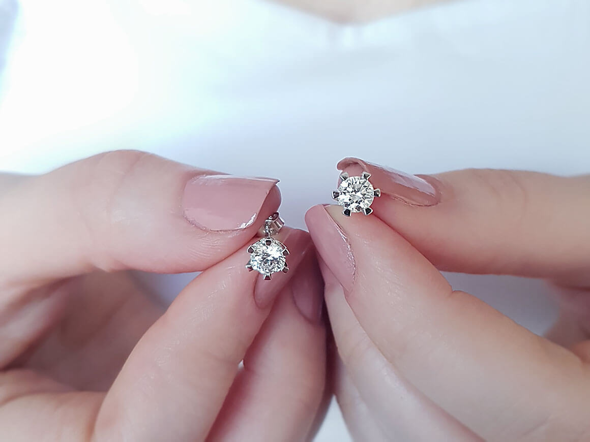 1,00 Karat Diamant Solitär Ohrringe – handgefertigter Diamantschmuck aus Feingold | Sirius Diamant