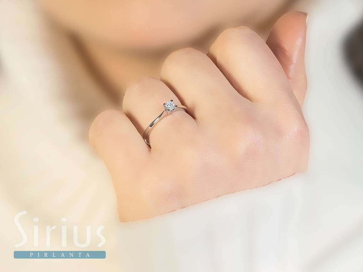 0.17 carat diamond solitaire ring in 18K white gold