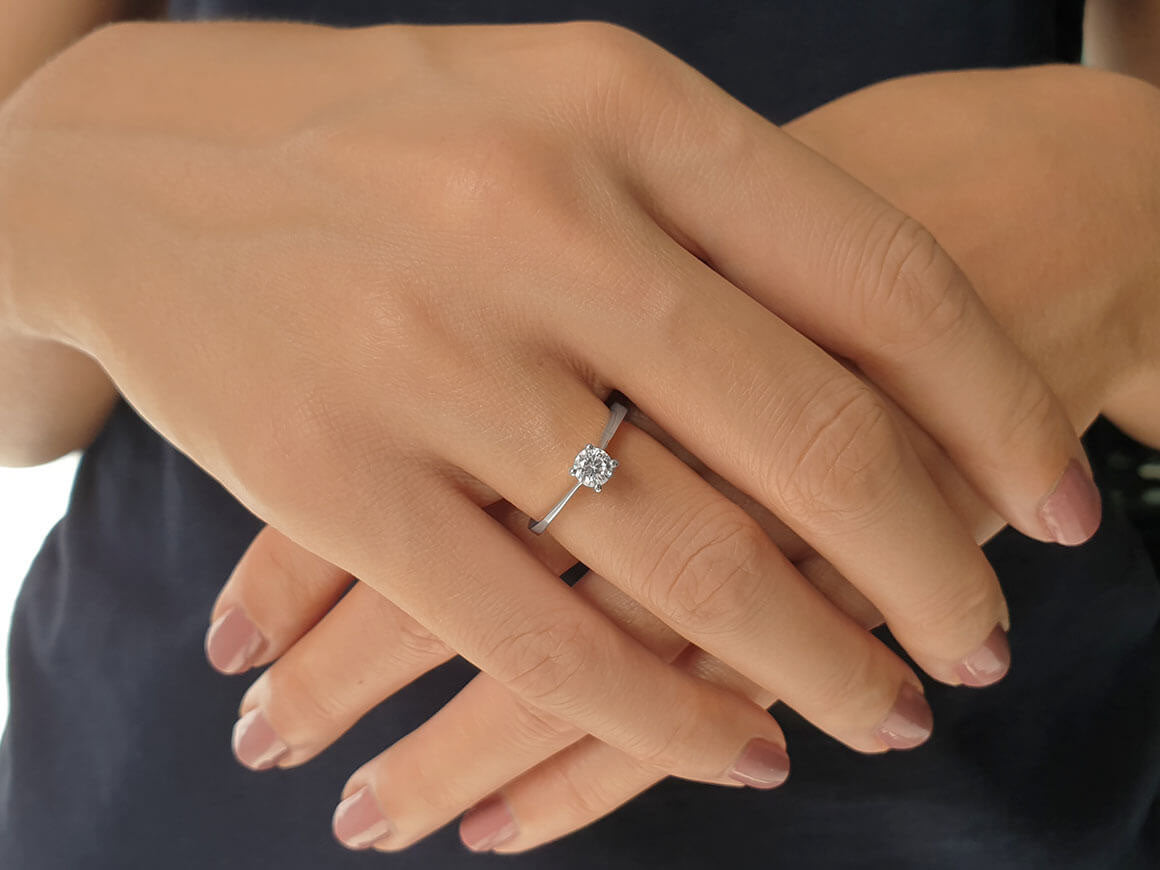 Bague solitaire en or blanc 14 carats avec diamant de 0,30 carat