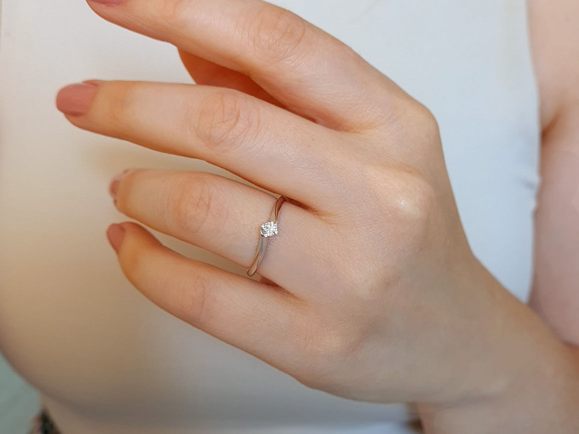 Bague solitaire en or blanc 333 8 carats avec diamant de 0,13 carat