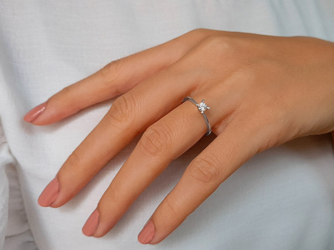 0.21 carat diamond solitaire ring in 585 14K white gold