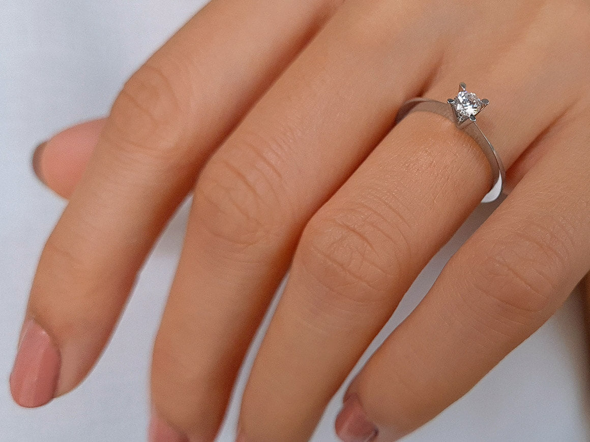 0.21 carat diamond solitaire ring in 585 14K white gold