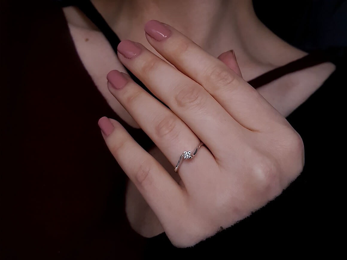 Bague solitaire en diamant de 0,11 carat couleur G